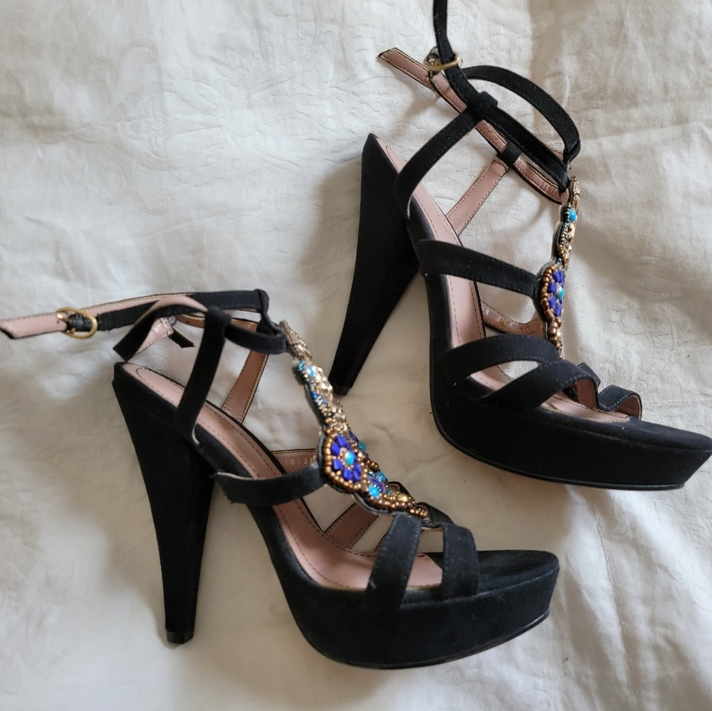 Shoes - Picture 2 of 8